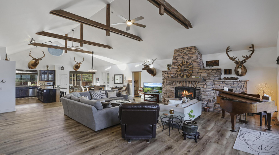 Exquisite ceiling beams