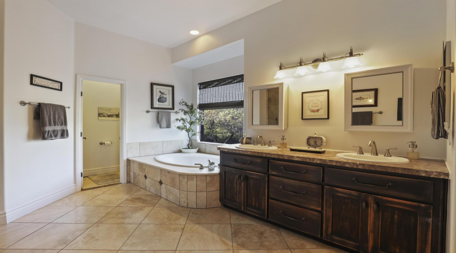 Dual vanity with soaker tub