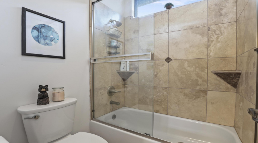 Separate toilet and shower/bath room