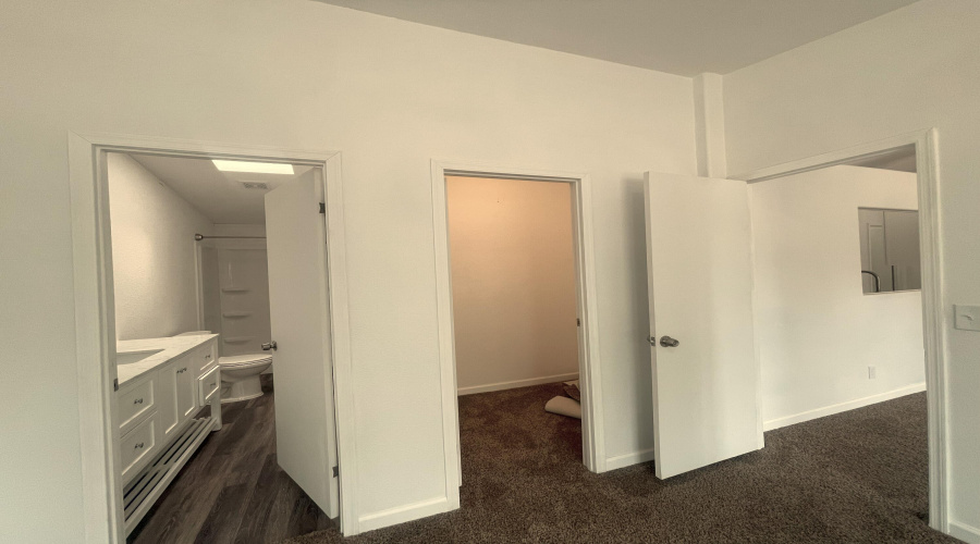 Bed 1 w/ walk in closet
