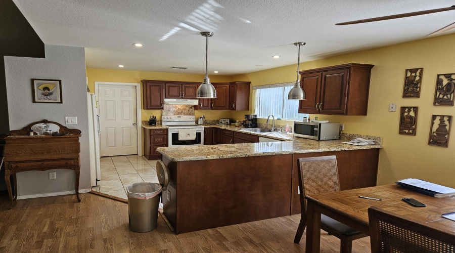 KITCHEN 1