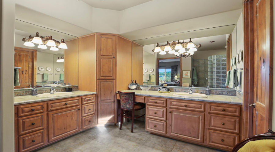 Primary Ensuite Bath