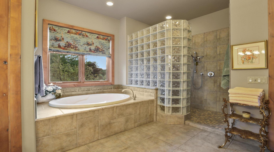 Primary Ensuite Bath