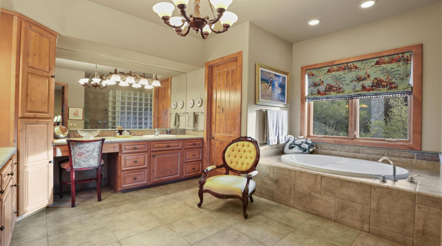 Primary Ensuite Bath