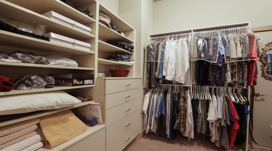 Primary Closet w/Closet Organizers