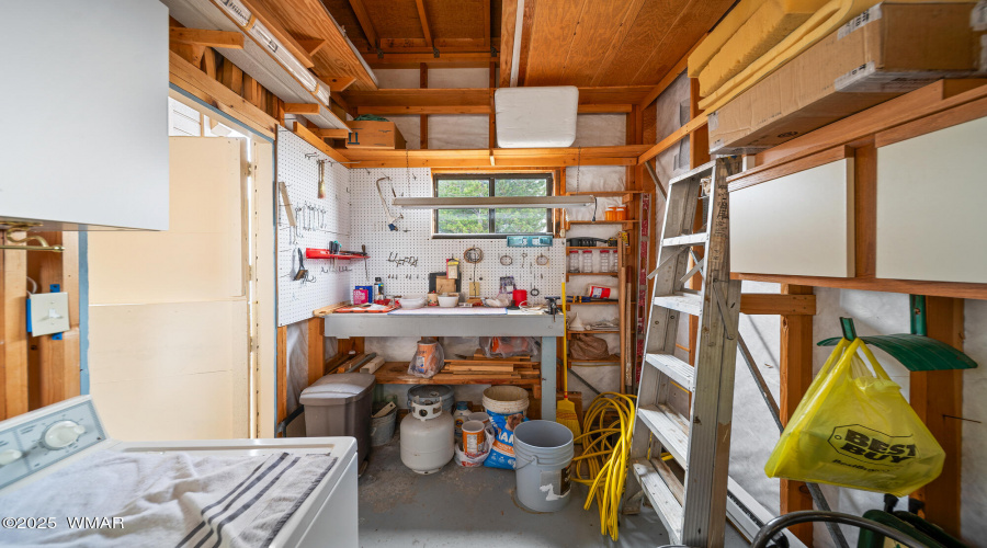 shed w/wash & Dryer