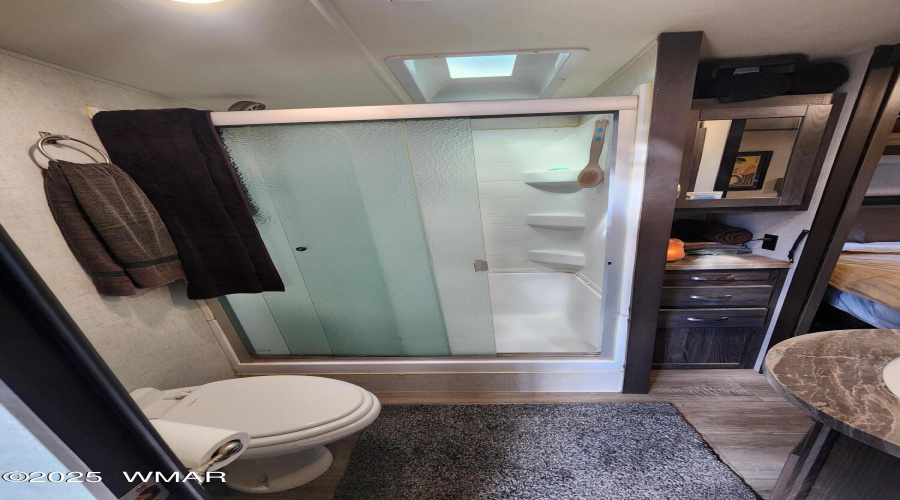 Large 5ft Shower!