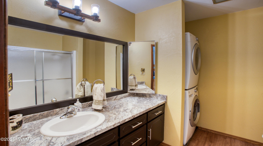 Guest Bathroom w/ Large Vanity