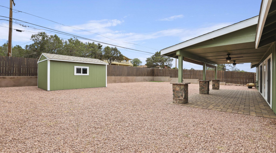 Backyard w Shed