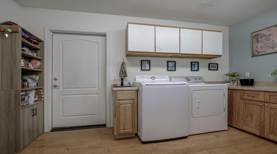 Large Laundry Room 1