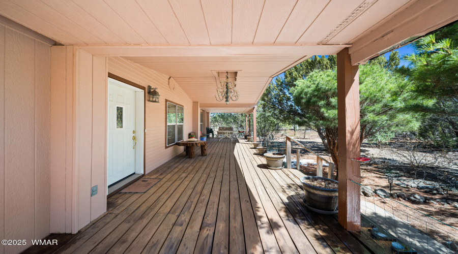 Huge Front Deck