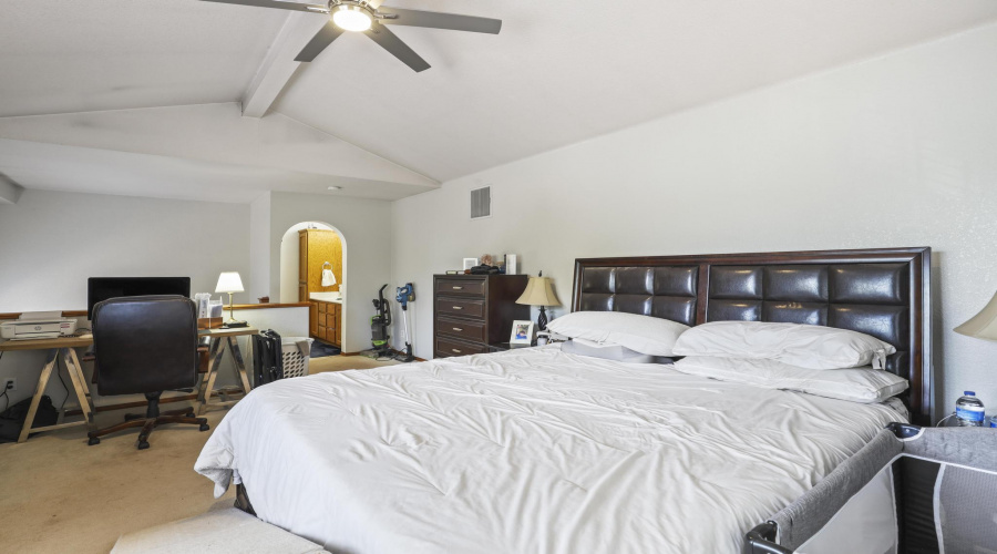 Master Bedroom a Upstairs