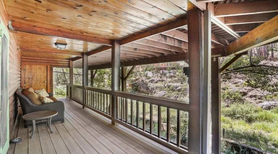 Private Deck-Creekside