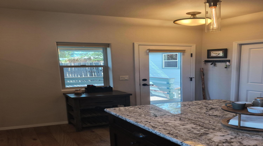 KITCHEN TO DECK