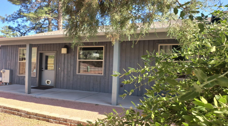 ENTRY PORCH 2