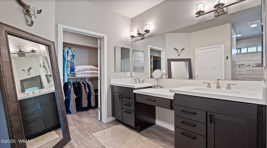 Primary Bath w/Dual Vanity