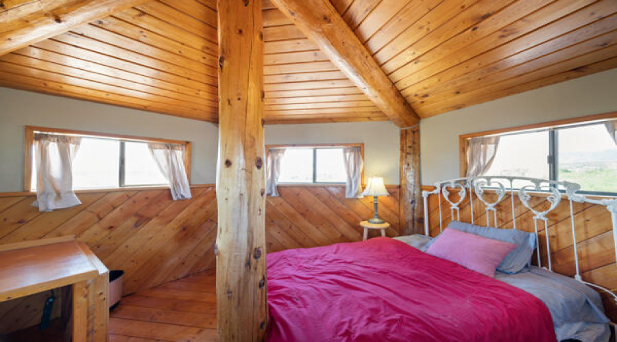 private upper level guest bedroom