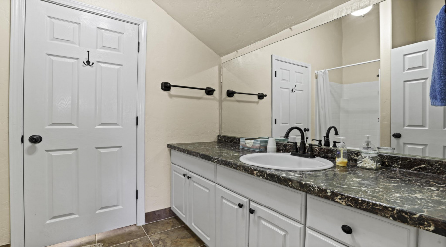 Jack & Jill Bathroom for bedrooms 3&4