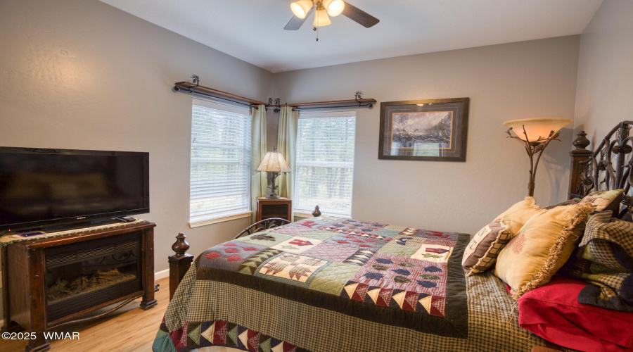 BR 2/ GUEST SUITE 1