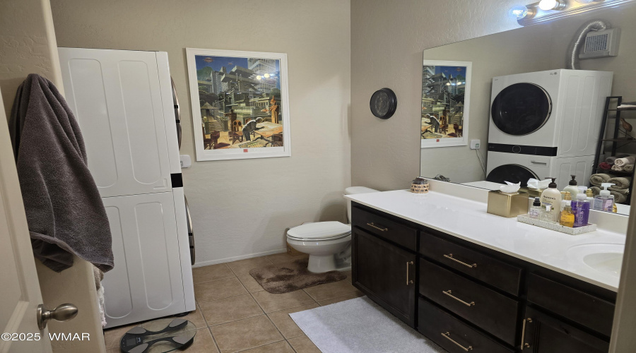 20 Main Bathroom