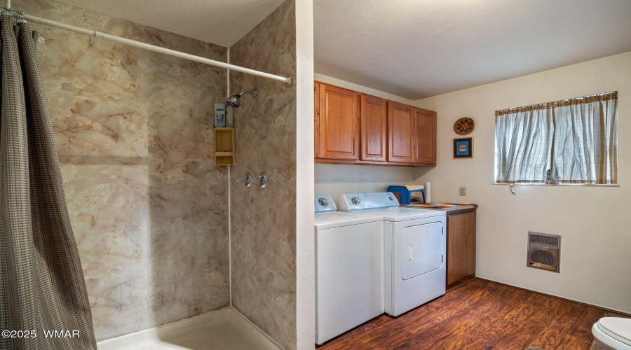 BATHROOM 1
