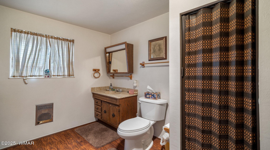 BATHROOM 2