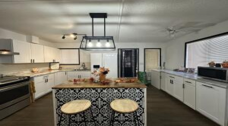 404 E Forest kitchen