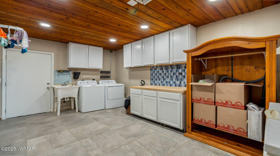 laundry/mud room
