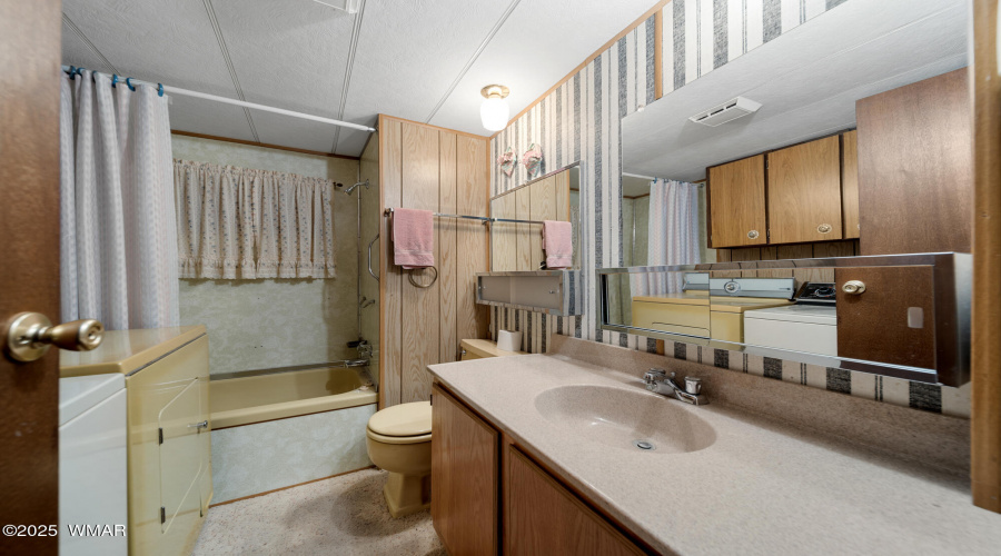 S hall bath and washer dryer hookup