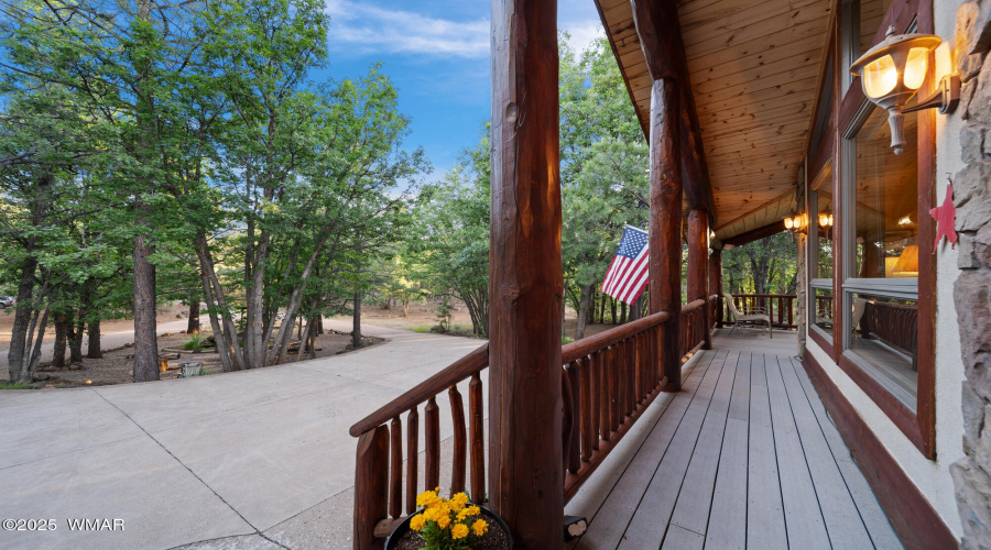 F driveway and front walkway view