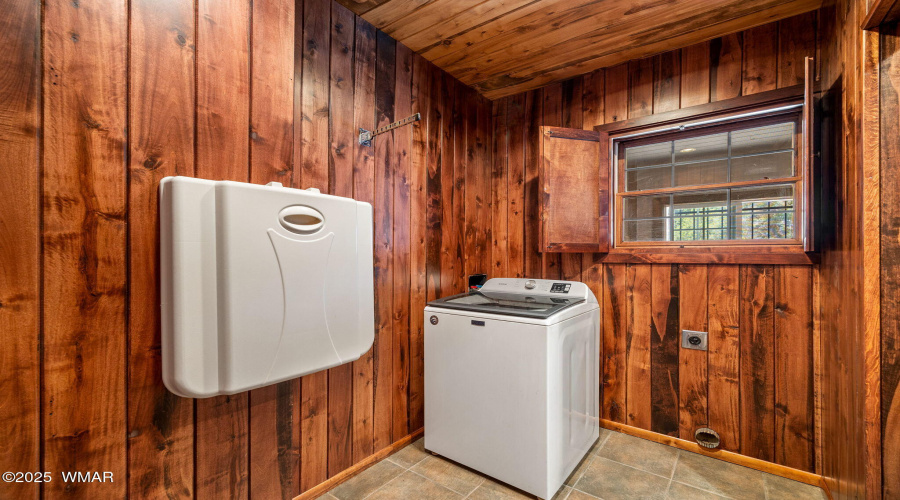 laundry room 1