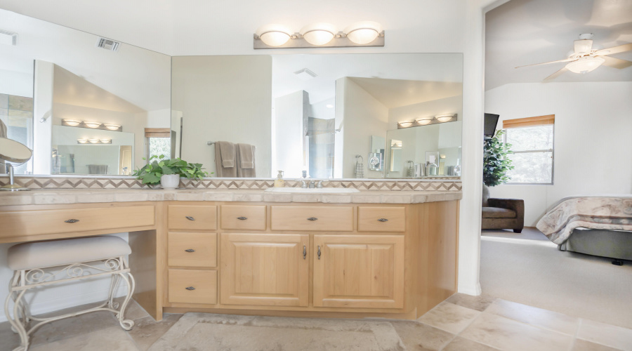 Bathroom vanity