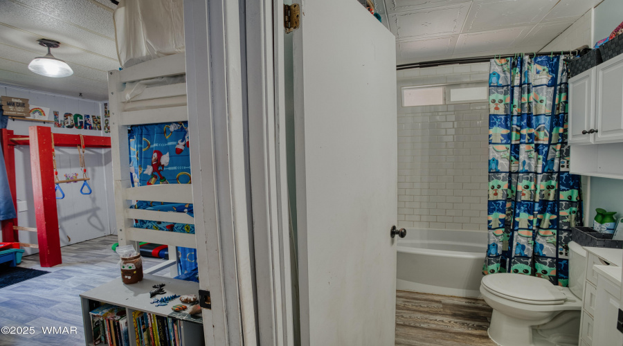 Guest Room & Bath