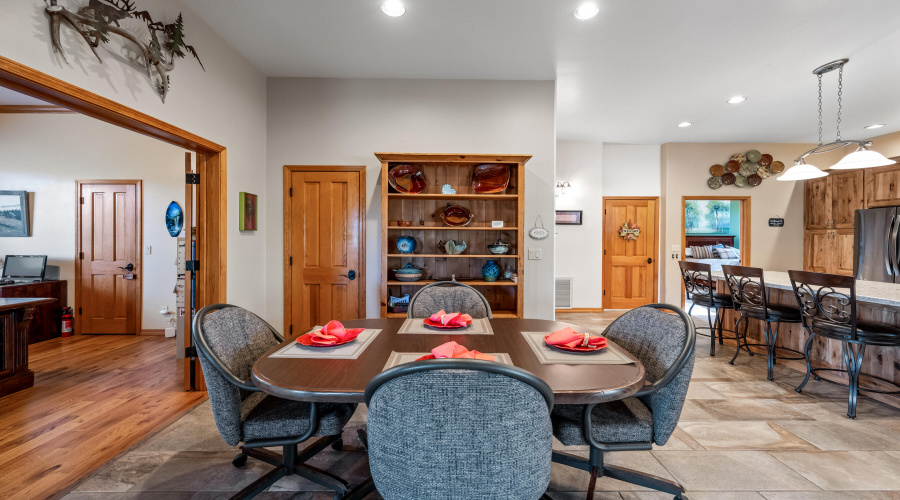 Dining Area (2)