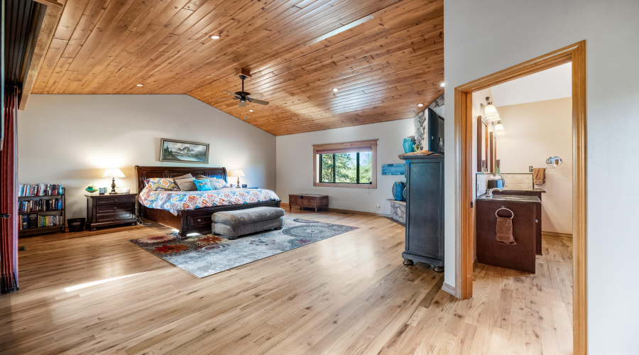 Master Bedroom (1)