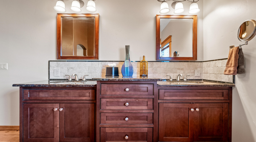 Master Bathroom (2)