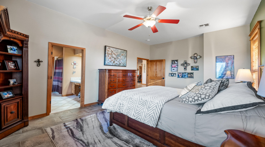 Guest Bedroom 2 - 2nd Master (2)