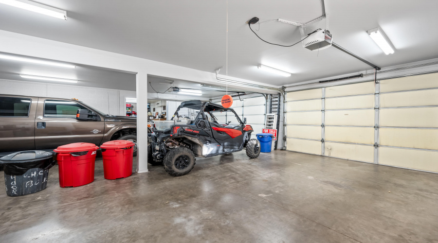 Oversized 3 Car Garage (1)