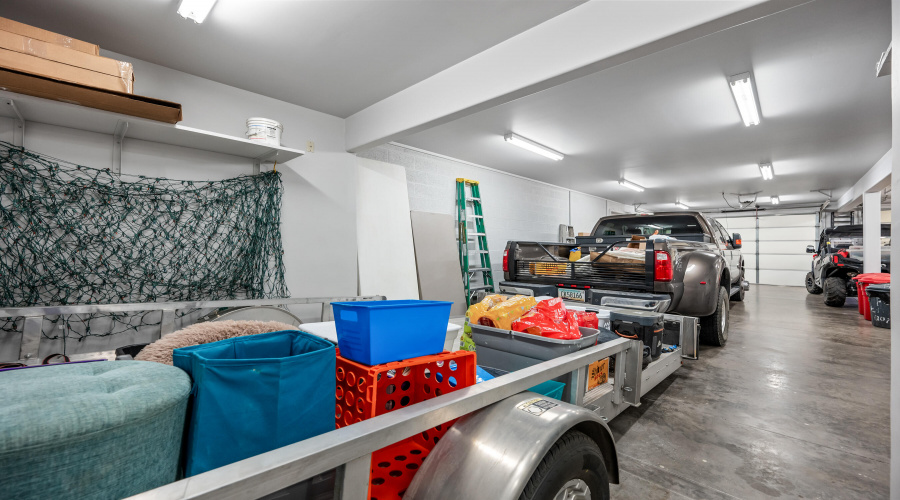 Oversized 3 Car Garage (3)