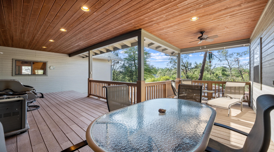 Large Back Covered Deck (2)