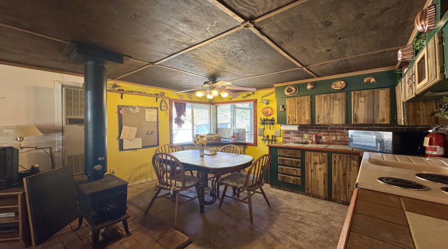Kitchen dining