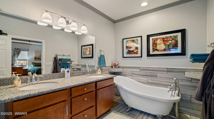 Primary En Suite with Dual Sinks