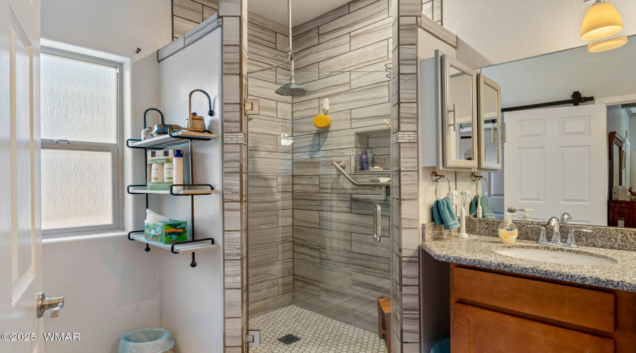 Walk in Shower w/Rain Shower Head