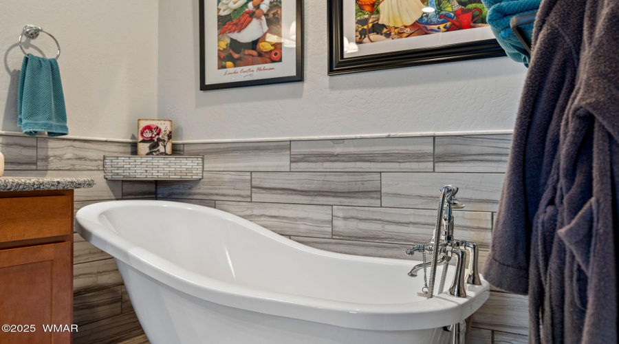 Claw Foot Soaking Tub in En Suite