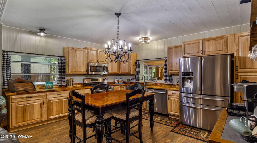 Eat-in Kitchen