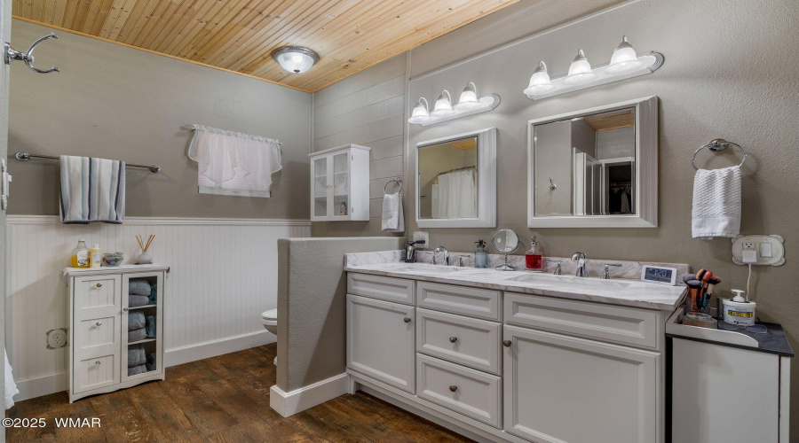 Primary En Suite
