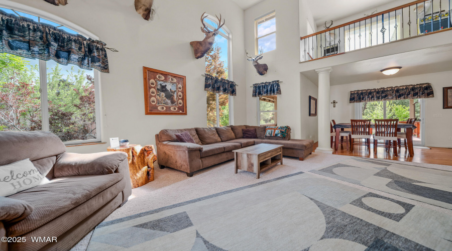 LivingRoomLodge-03230