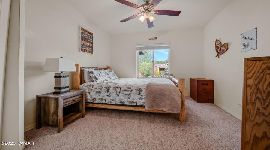 Bedroom1-Lodge-03239