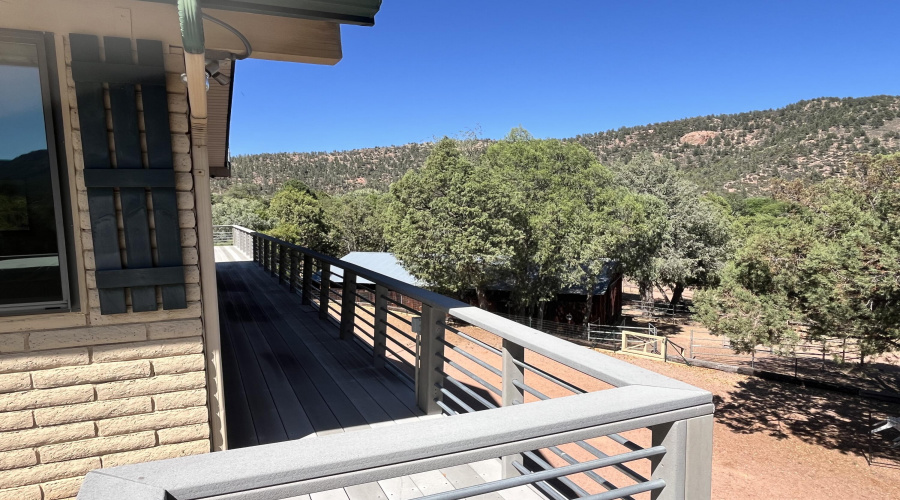 300 degrees wraparound porch