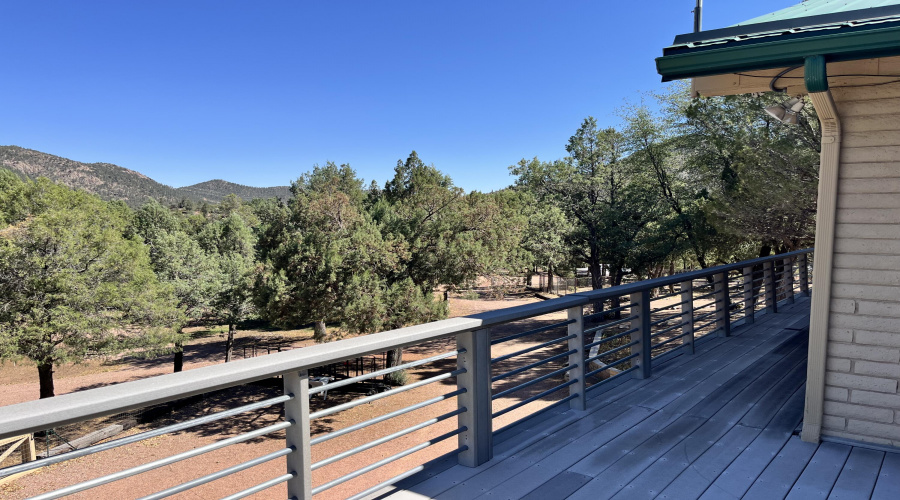 300 degrees wraparound porch